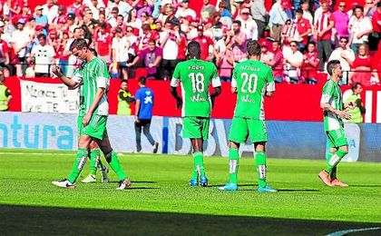 El Betis quiere empezar a cambiar su estadística en los duelos de rivalidad regional. El Betis quiere empezar a cambiar su estadística en los duelos de rivalidad regional.