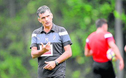 El técnico armero comentó los efectos positivos de la victoria a última hora frente al Granada. El técnico armero comentó los efectos positivos de la victoria a última hora frente al Granada.