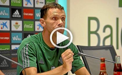 El entrenandor del Betis, Gustavo Poyet, en la previa del Sevilla F.C. - Real Betis. El entrenandor del Betis, Gustavo Poyet, en la previa del Sevilla F.C. - Real Betis.