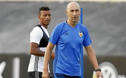 Jorge Valdano salió de club tras encadenar 3 derrotas en el inicio liguero, una menos que Ayestarán. Jorge Valdano salió de club tras encadenar 3 derrotas en el inicio liguero, una menos que Ayestarán.