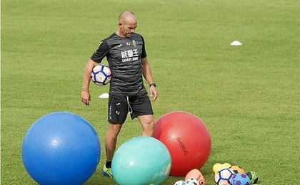 Paco Jémez es destituido como entrenador del Granada CF. Paco Jémez es destituido como entrenador del Granada CF.