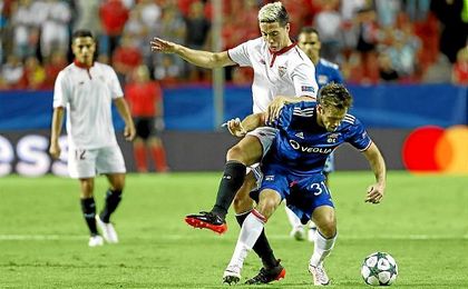 Nasri brilló tanto en el apartado ofensivo, como en defensa, presionando y robando. Nasri brilló tanto en el apartado ofensivo, como en defensa, presionando y robando.