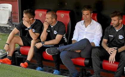 Pellegrino, en el banquillo del Sánchez-Pizjuán. Pellegrino, en el banquillo del Sánchez-Pizjuán.