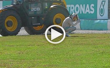 Hamilton carga contra Mercedes: "Parece que algo o alguien no quiere que yo gane" Hamilton carga contra Mercedes: "Parece que algo o alguien no quiere que yo gane"