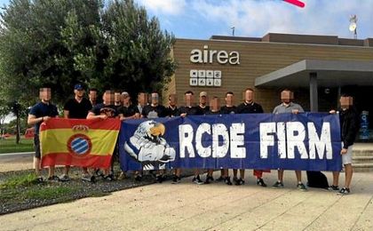 Miembros del grupo ultra RCDE Espanyol. Miembros del grupo ultra RCDE Espanyol.
