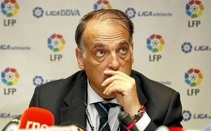 Tebas, Cardenal, Blanco y Rubiales defienden sus posturas y hacen patentes sus enfrentamientos. Tebas, Cardenal, Blanco y Rubiales defienden sus posturas y hacen patentes sus enfrentamientos.