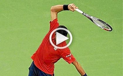 Djokovic, rompiendo la raqueta en Shanghai. Djokovic, rompiendo la raqueta en Shanghai.