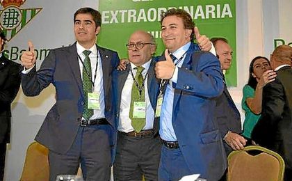 Ángel Haro, Juan Carlos Ollero y José Miguel López Catalán, tras ganar la histórica junta del 23-S. Ángel Haro, Juan Carlos Ollero y José Miguel López Catalán, tras ganar la histórica junta del 23-S.