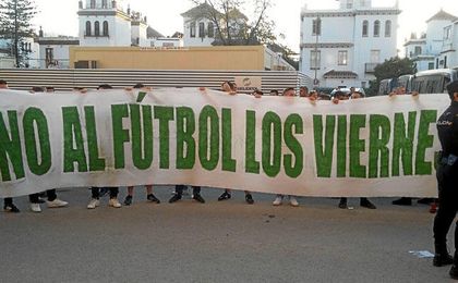 Los béticos se manifestaron contra Tebas. Los béticos se manifestaron contra Tebas.
