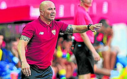 Sampaoli da instrucciones durante un partido. Sampaoli da instrucciones durante un partido.