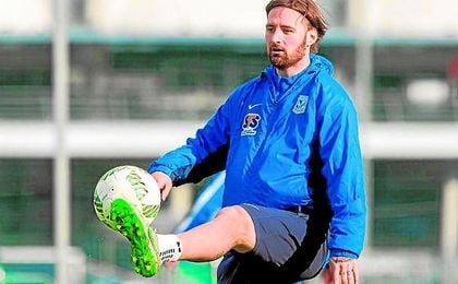Tamás Kádár juega en el Lech Poznan polaco. Tamás Kádár juega en el Lech Poznan polaco.