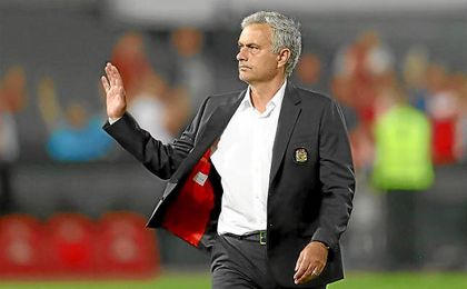 Mourinho, en un partido de Europa League. Mourinho, en un partido de Europa League.