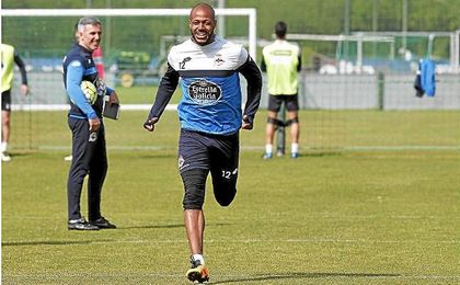 Sidnei durante un entrenamiento. Sidnei durante un entrenamiento.
