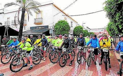 Imagen de los participantes de la marcha cicloturista. Imagen de los participantes de la marcha cicloturista.
