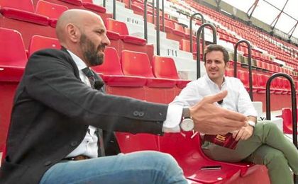 Monchi, durante su entrevista en el Sánchez Pizjuán. Monchi, durante su entrevista en el Sánchez Pizjuán.