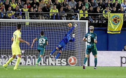 Con los dos goles recibidos en Villarreal, Adán ya ha encajado seis desde fuera del área, más que ningún otro. Con los dos goles recibidos en Villarreal, Adán ya ha encajado seis desde fuera del área, más que ningún otro.