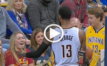 George fue expulsado por patear la pelota, que golpeó en la cara a una asistente, durante el partido contra los Bulls. George fue expulsado por patear la pelota, que golpeó en la cara a una asistente, durante el partido contra los Bulls.