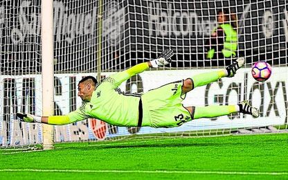 Antonio Adán es el portero que más paradas hace de la Liga; tabla que ya lideró en la 15/16. Antonio Adán es el portero que más paradas hace de la Liga; tabla que ya lideró en la 15/16.