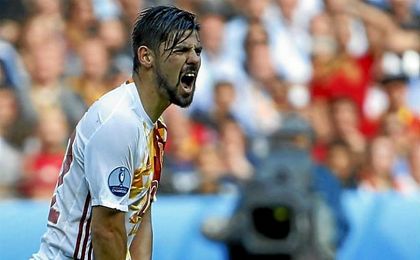 La abuela de Nolito le defiende. La abuela de Nolito le defiende.