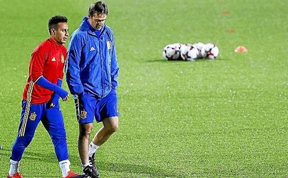 Al centrocampista le alaga que lo comparen con Xavi. Al centrocampista le alaga que lo comparen con Xavi.