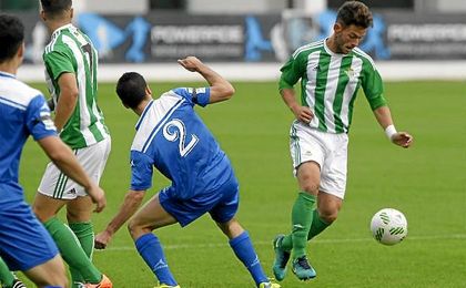 Imagen del partido entre el Betis B y el Écija Balompié en la mañana de este domingo. Imagen del partido entre el Betis B y el Écija Balompié en la mañana de este domingo.