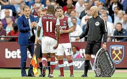 Jonathan Calleri no está contando en el West Ham y buscará destino en el mercado invernal. Jonathan Calleri no está contando en el West Ham y buscará destino en el mercado invernal.