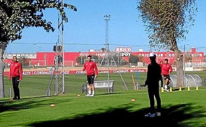 Imagen del entrenamiento del Sevilla de hoy. Imagen del entrenamiento del Sevilla de hoy.