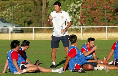 Víctor Sánchez, durante su etapa como segundo entrenador del Sevilla. Víctor Sánchez, durante su etapa como segundo entrenador del Sevilla.