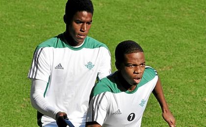 Musonda ya se ejercita al mismo ritmo que sus compañeros y espera poder entrar en la primera convocatoria de Víctor. Musonda ya se ejercita al mismo ritmo que sus compañeros y espera poder entrar en la primera convocatoria de Víctor.