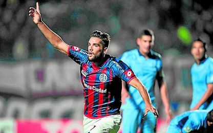 Emmanuel Más, compañero de Mercado en la selección argentina, es indiscutible en San Lorenzo, donde ya suma dos goles en la presente temporada. Emmanuel Más, compañero de Mercado en la selección argentina, es indiscutible en San Lorenzo, donde ya suma dos goles en la presente temporada.