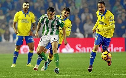 Álex Martínez fue titular ayer en el carril izquierdo. Álex Martínez fue titular ayer en el carril izquierdo.