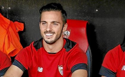 Sarabia, en el banquillo del Sánchez Pizjuán. Sarabia, en el banquillo del Sánchez Pizjuán.