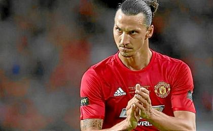 El gigante sueco seguirá en el United. El gigante sueco seguirá en el United.