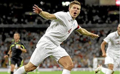 Jugó 144 partidos con la selección inglesa. Jugó 144 partidos con la selección inglesa.