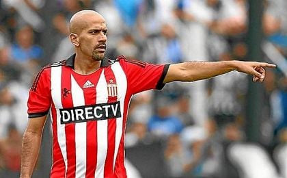 Verón es además el presidente de Estudiantes. Verón es además el presidente de Estudiantes.
