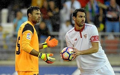 Sirigu parece tener las horas contadas en el Sevilla. Sirigu parece tener las horas contadas en el Sevilla.
