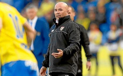 Sampaoli, en la banda del Estadio de Gran Canaria. Sampaoli, en la banda del Estadio de Gran Canaria.