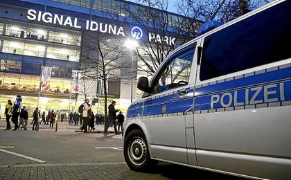 El Dortmund acepta el cierre de la grada por un partido por los incidentes violentos El Dortmund acepta el cierre de la grada por un partido por los incidentes violentos