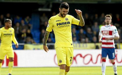Roberto Soriano en una acción durante el Villareal - Granada Roberto Soriano en una acción durante el Villareal - Granada