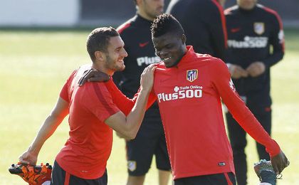 Thomas Partey, junto a Koke, en un entrenamiento del Atlético de Madrid. UESyndication. Thomas Partey, junto a Koke, en un entrenamiento del Atlético de Madrid. UESyndication.