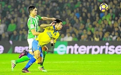 Víctor se estrenó con el Betis un viernes ganando a Las Palmas en casa. Víctor se estrenó con el Betis un viernes ganando a Las Palmas en casa.