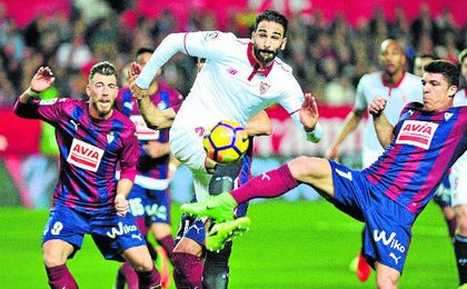 El Sevilla sólo concedió tres disparos a puerta al Eibar a pesar de su empuje durante el choque. UESyndication. El Sevilla sólo concedió tres disparos a puerta al Eibar a pesar de su empuje durante el choque. UESyndication.
