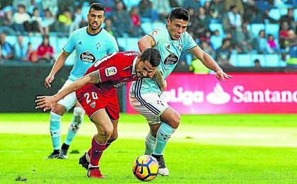 Vitolo encara una y otra vez a los rivales armado de su técnica exquisita y su potencia. Vitolo encara una y otra vez a los rivales armado de su técnica exquisita y su potencia.