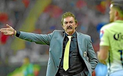 La Volpe critica al técnico español. La Volpe critica al técnico español.