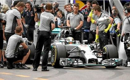 Mercedes anuncia que deja el ensayo de hoy por problemas eléctricos Mercedes anuncia que deja el ensayo de hoy por problemas eléctricos