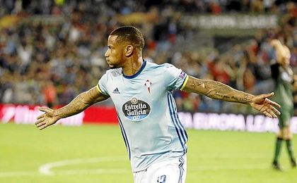 Beauvue celebra el tanto de la victoria del Celta. Beauvue celebra el tanto de la victoria del Celta.