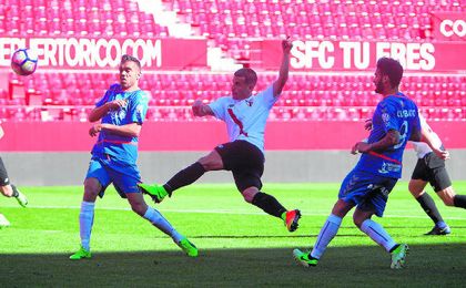 Imagen del partido entre el Sevilla Atlético y el Nàstic. Imagen del partido entre el Sevilla Atlético y el Nàstic.