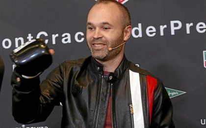 Andrés Iniesta durante el acto publicitario. Andrés Iniesta durante el acto publicitario.