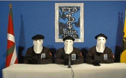 ETA anunciará este viernes su plan de desarme para proceder a la entrega de las armas ETA anunciará este viernes su plan de desarme para proceder a la entrega de las armas