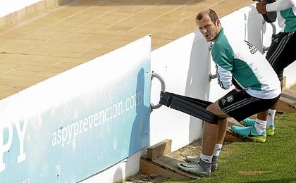 Zozulya ha seguido entrenándose con el Betis. Zozulya ha seguido entrenándose con el Betis.